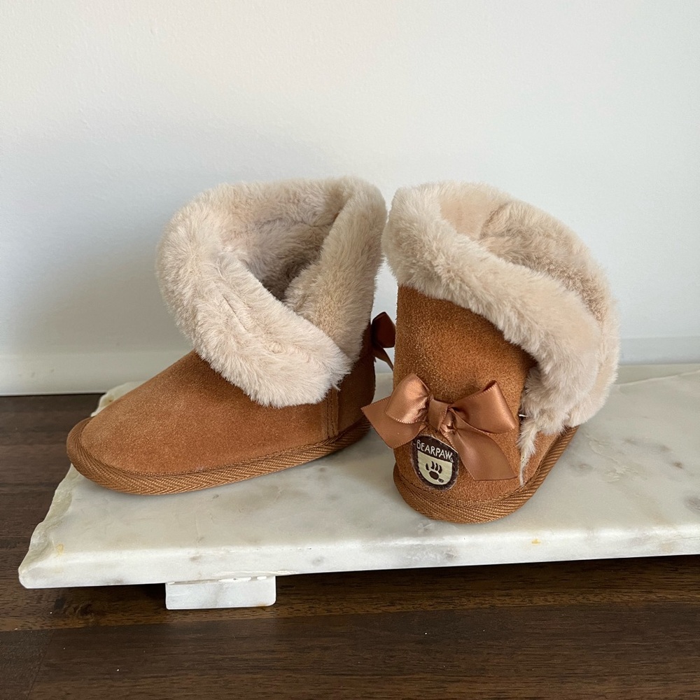 NWOB Bearpaw Infant 6-12 months faux fur bow boots